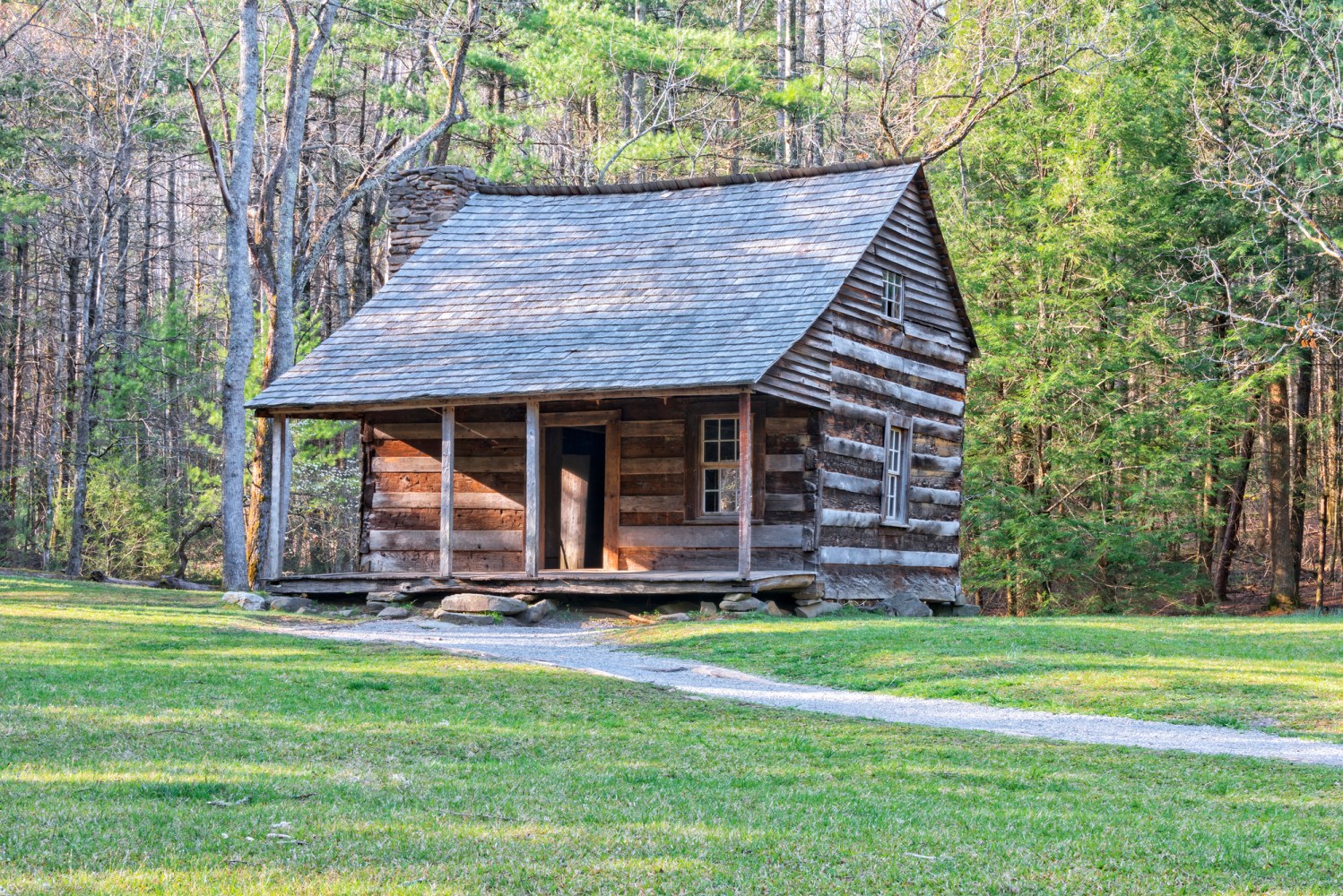 Carter Shields Cabin in Cades Cove, Great Smoky Mountains National Park, Tennessee.