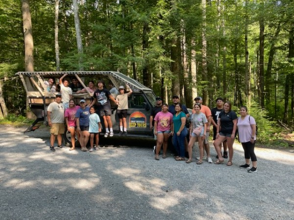 The Smoky Mountains areas of Gatlinburg, Pigeon Forge and Severville love family reunions.